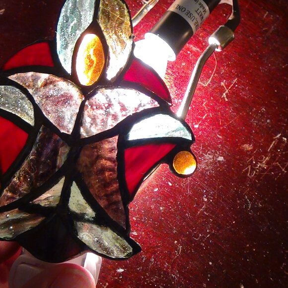 iffany Style Stained Glass Angel Night Light by River of Goods 5" H(Damaged) - Picture 2 of 12